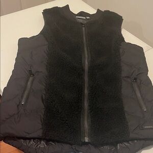 Athleta Sherpa Black Puffer Vest Responsible Down Tundra Outdoor Zip Up women M
